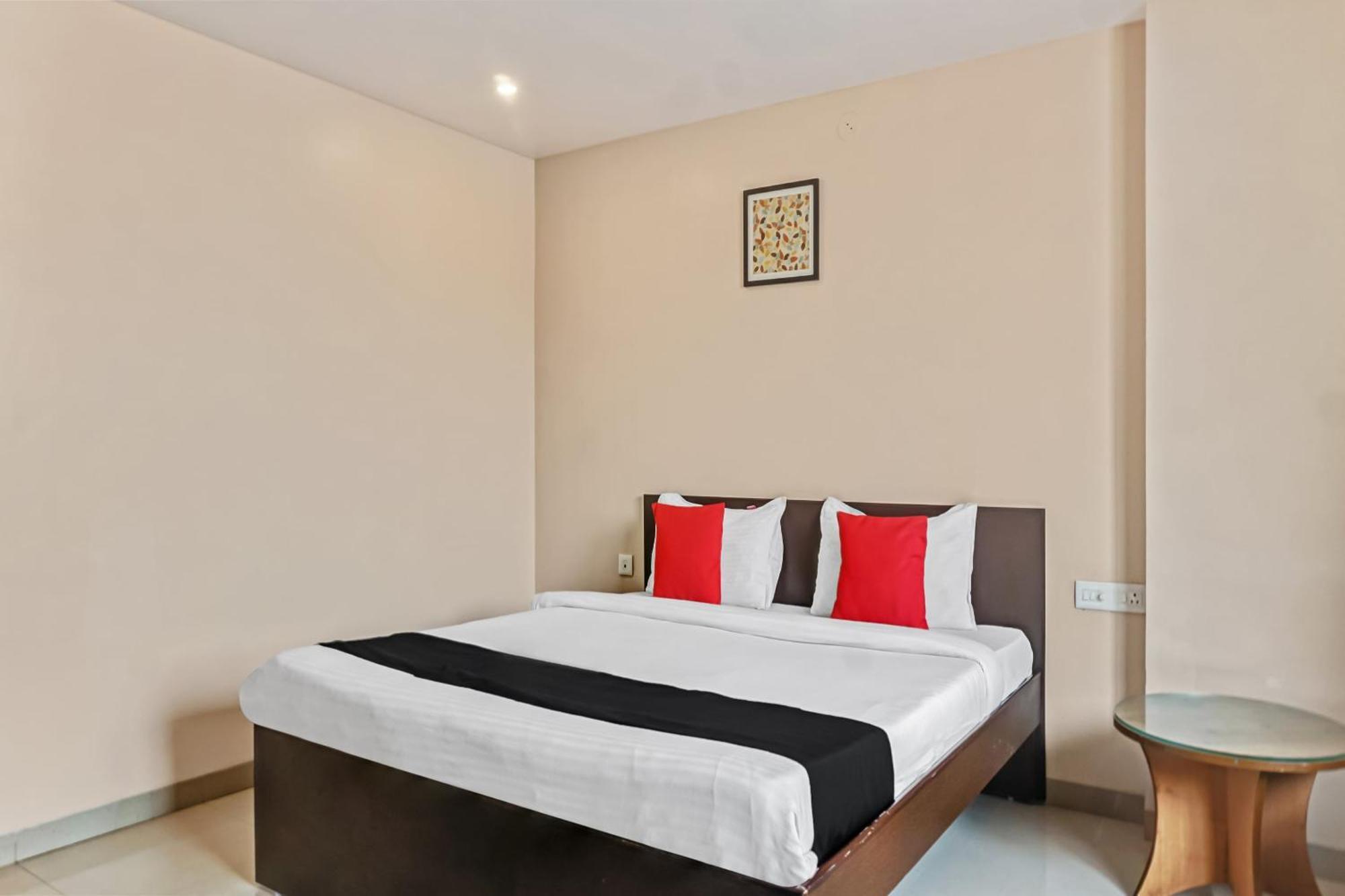Hotel O Log Inn Plaza Near Eon It Park Pune Bagian luar foto