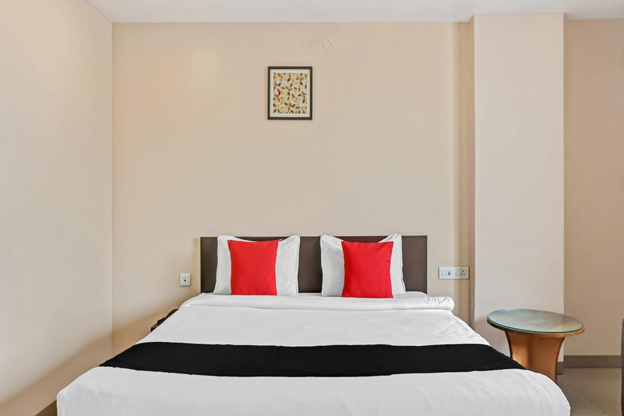 Hotel O Log Inn Plaza Near Eon It Park Pune Bagian luar foto