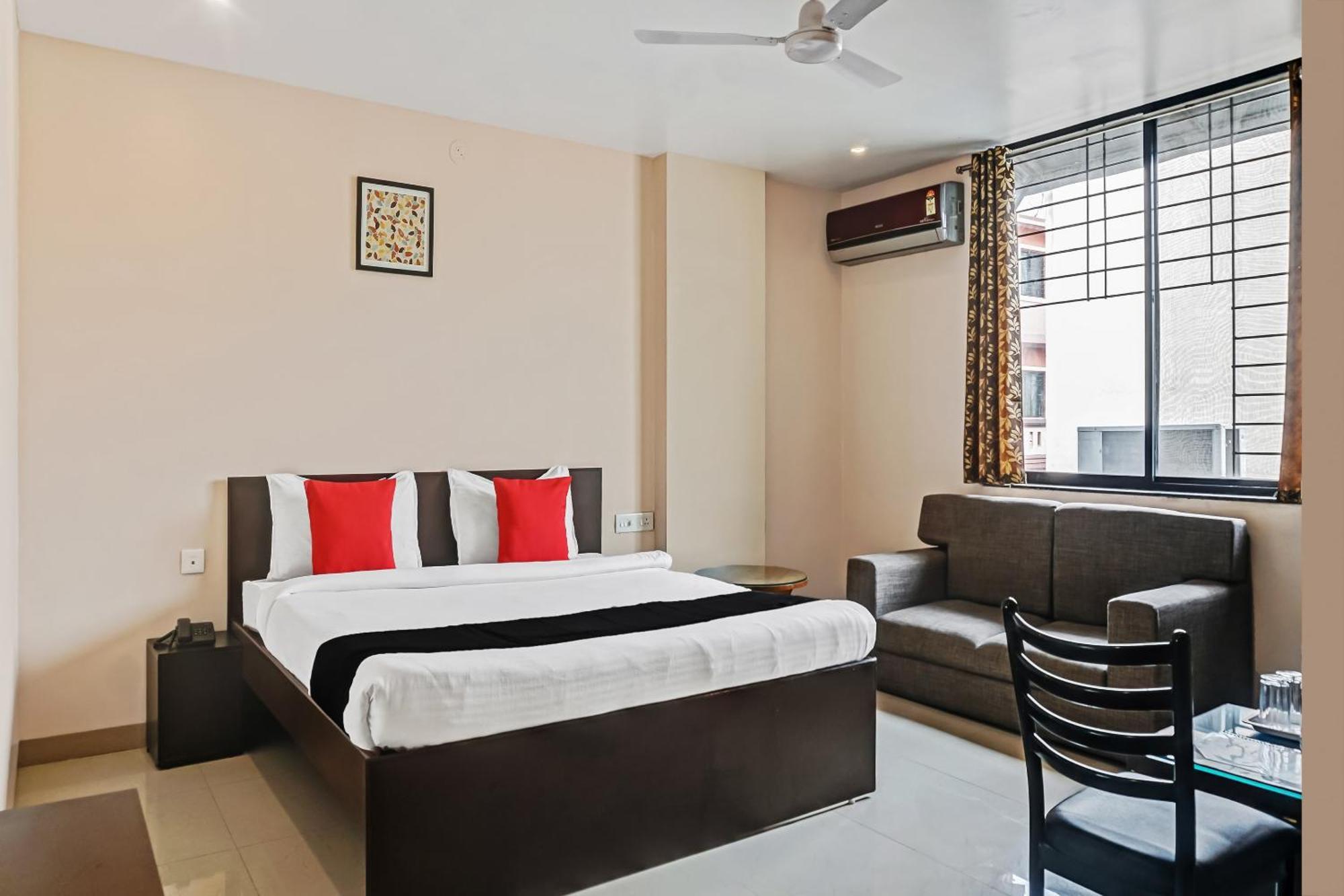 Hotel O Log Inn Plaza Near Eon It Park Pune Bagian luar foto