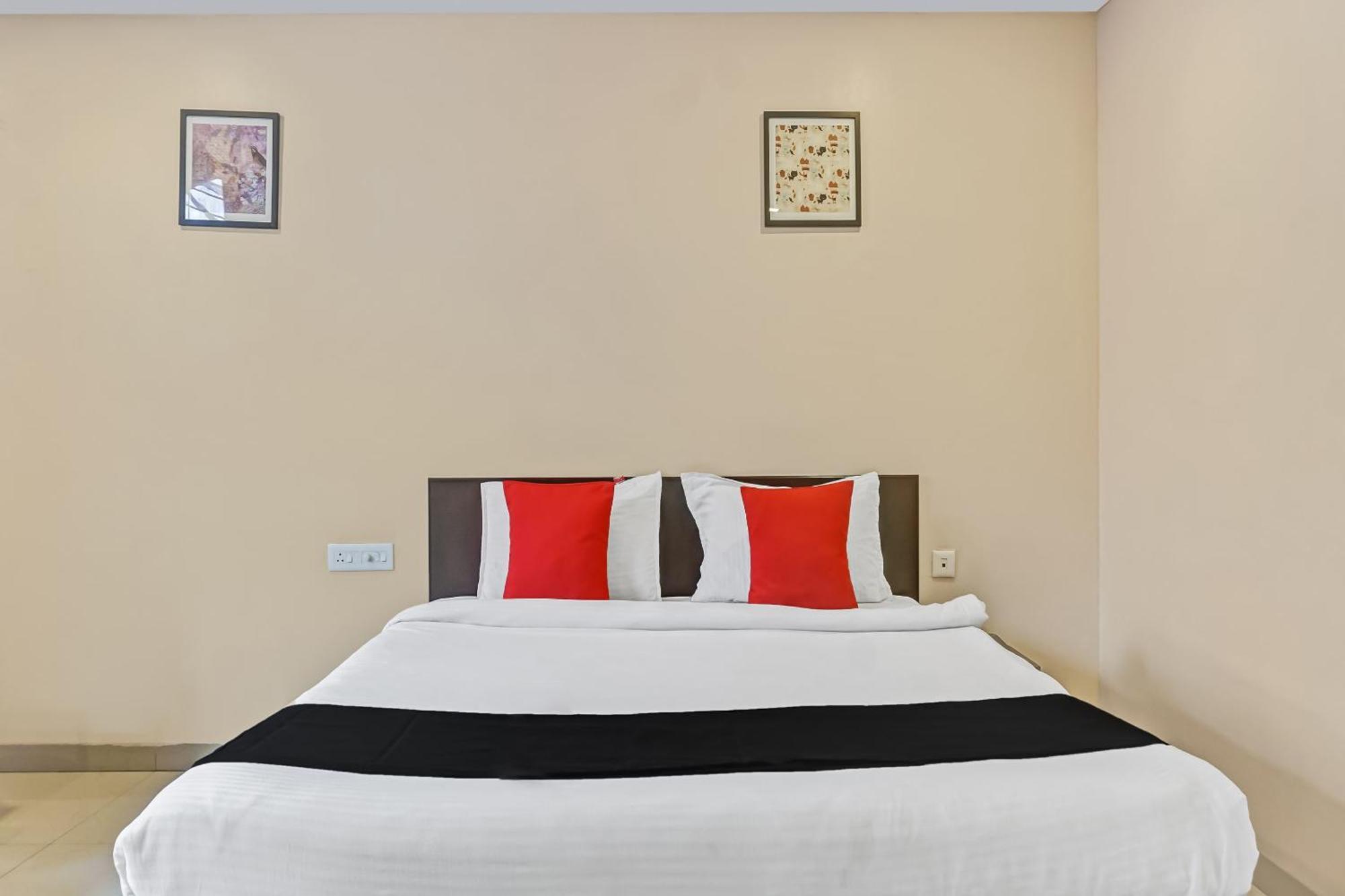 Hotel O Log Inn Plaza Near Eon It Park Pune Bagian luar foto