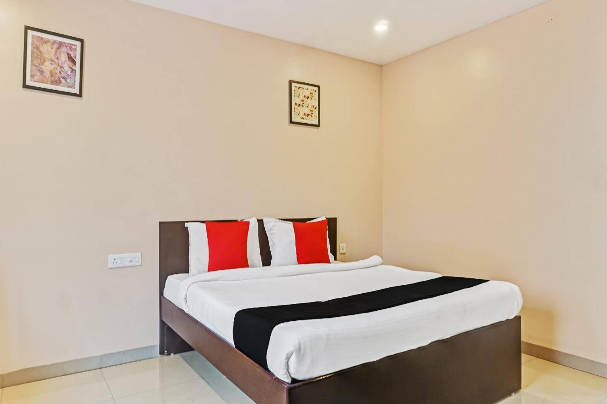 Hotel O Log Inn Plaza Near Eon It Park Pune Bagian luar foto
