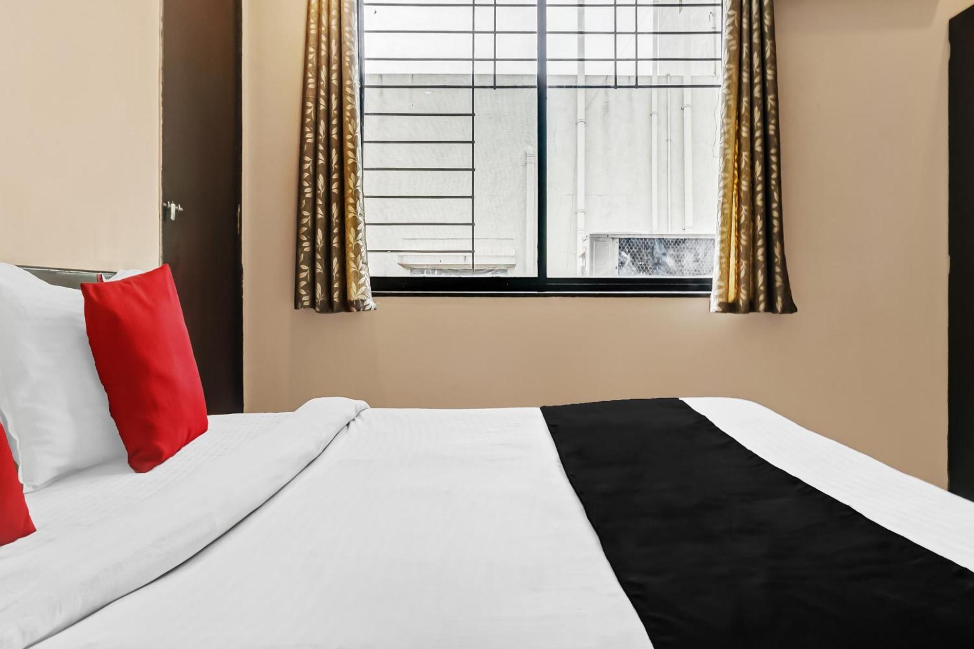Hotel O Log Inn Plaza Near Eon It Park Pune Bagian luar foto